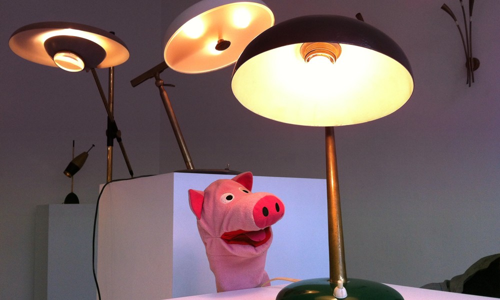 Das andere Schwein ist auch schon in der Hauptstadt angekommen und besucht eine Designgalerie in Mitte.