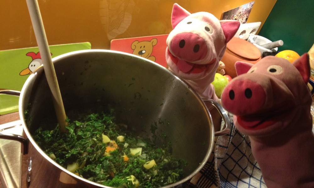 Die Laune bessert sich schlagartig, als die Kartoffeln untergehoben werden.