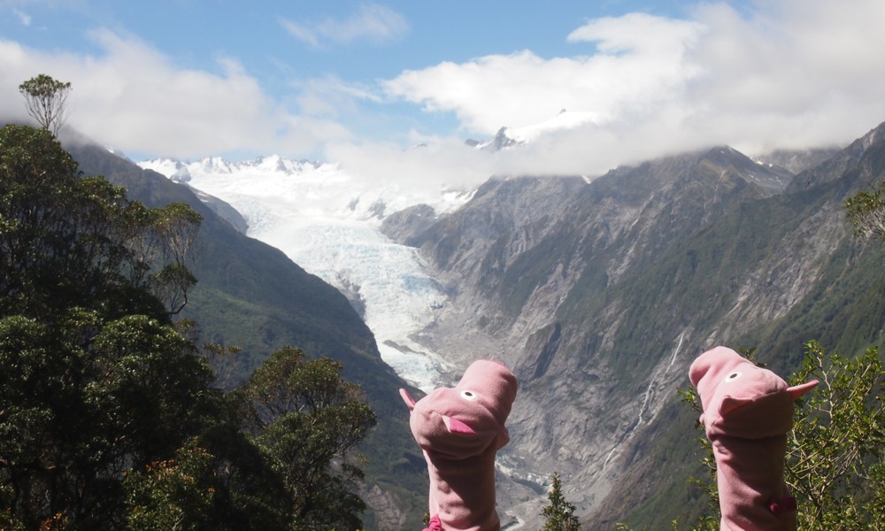 Ulkigerweise heißt der Gletscher "Franz-Josef". Und der Berg links? Klaus-Dieter?