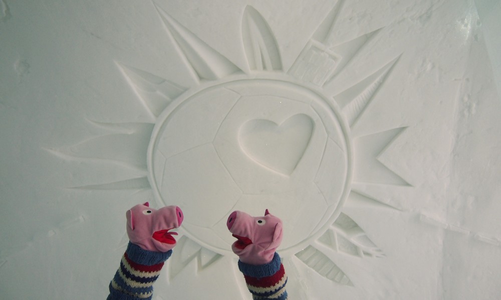 Obwohl die Eiskartoffeln verschwunden waren, hat es den Schweinen sehr gut im Eishotel gefallen!