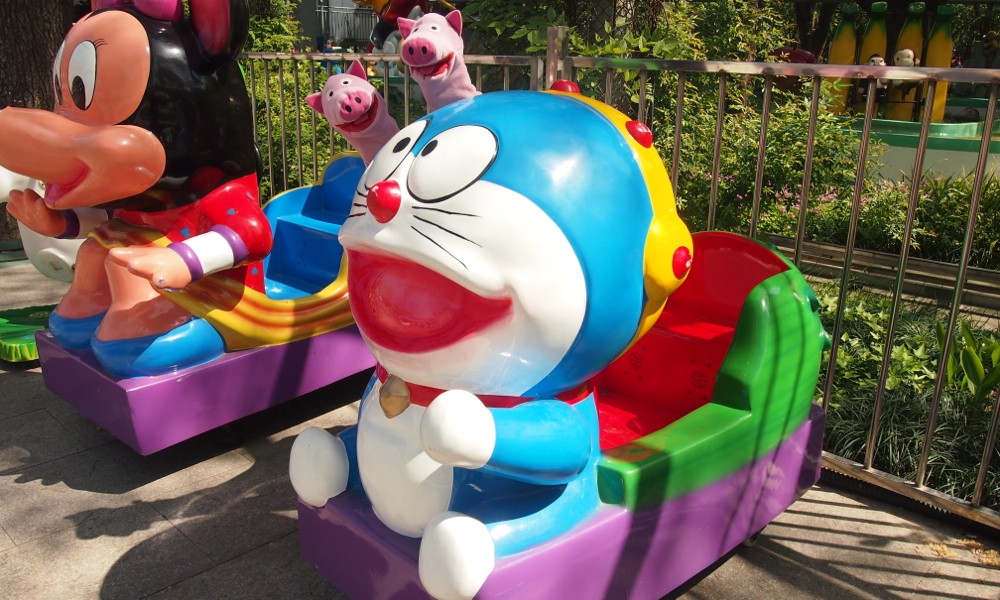 Happy im Vergnügungspark ...