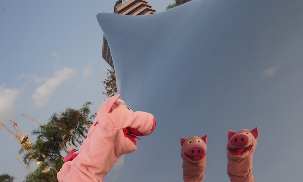 Zerrbild mit Schweinen.