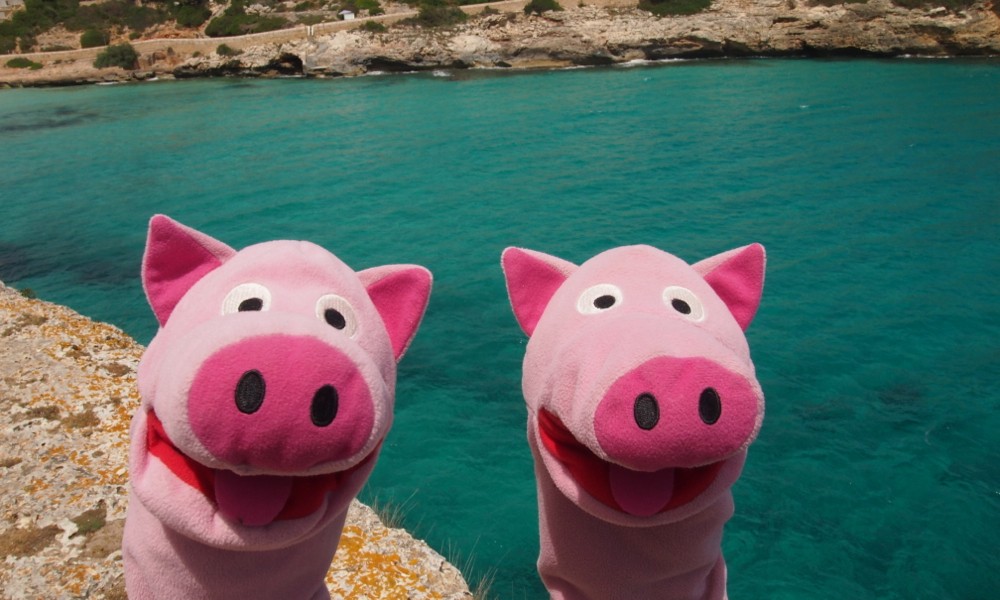 Nächster Tag: an der Cala romantica, pink mit türkis.