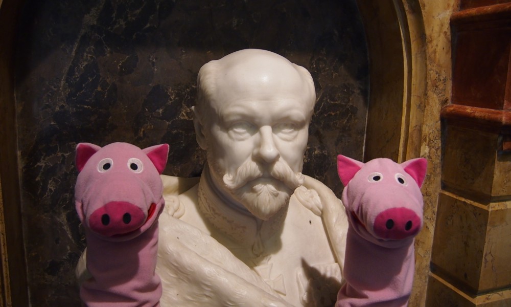 Die Männer sind nicht weniger ulkig.