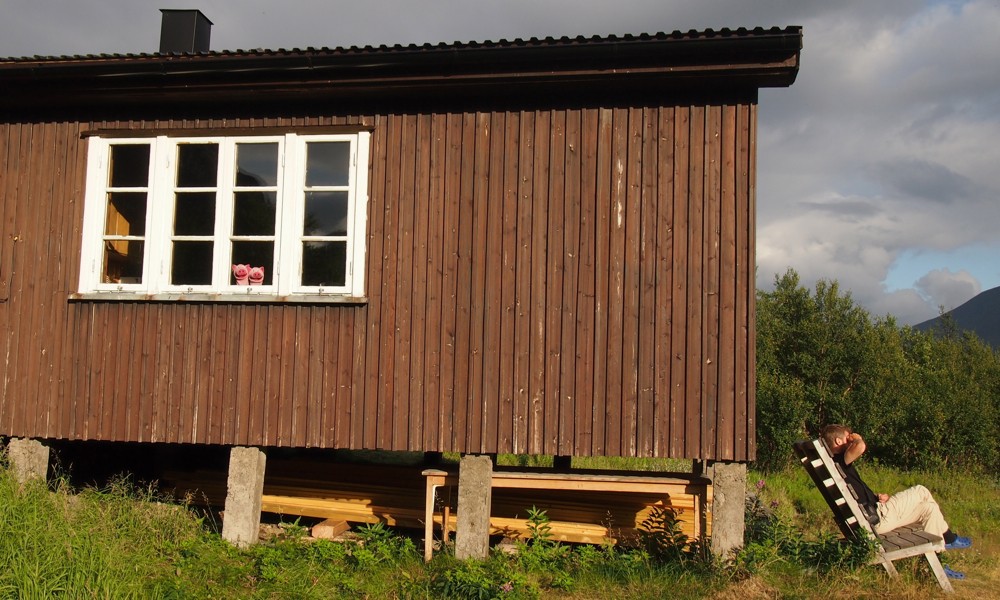 Abends sind die Schweine gerne in ihrer Fjällstuga.