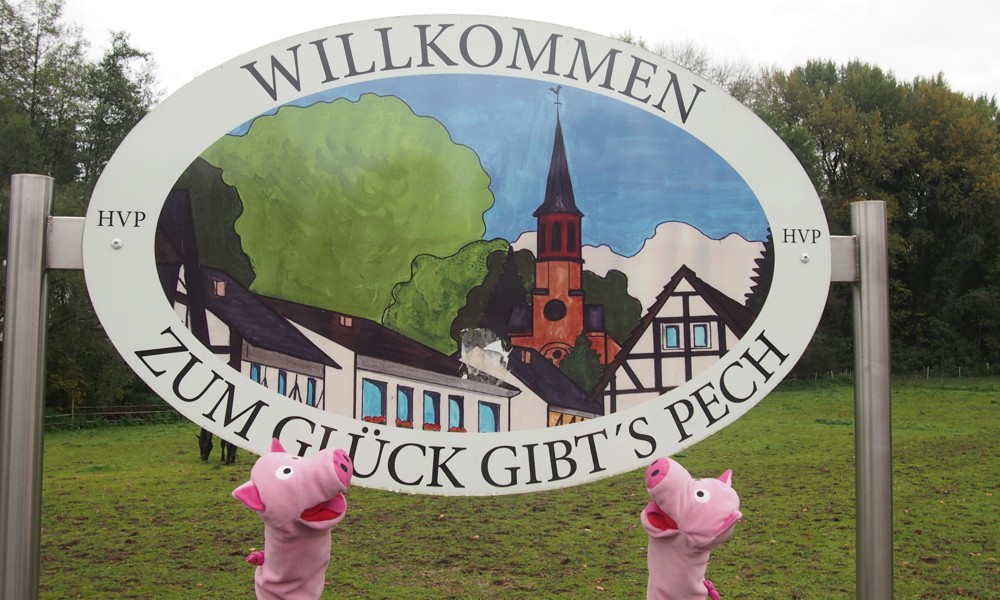 Die Wanderung begann in Pech. Tatsächlich hatten die Schweine Glück, denn ...