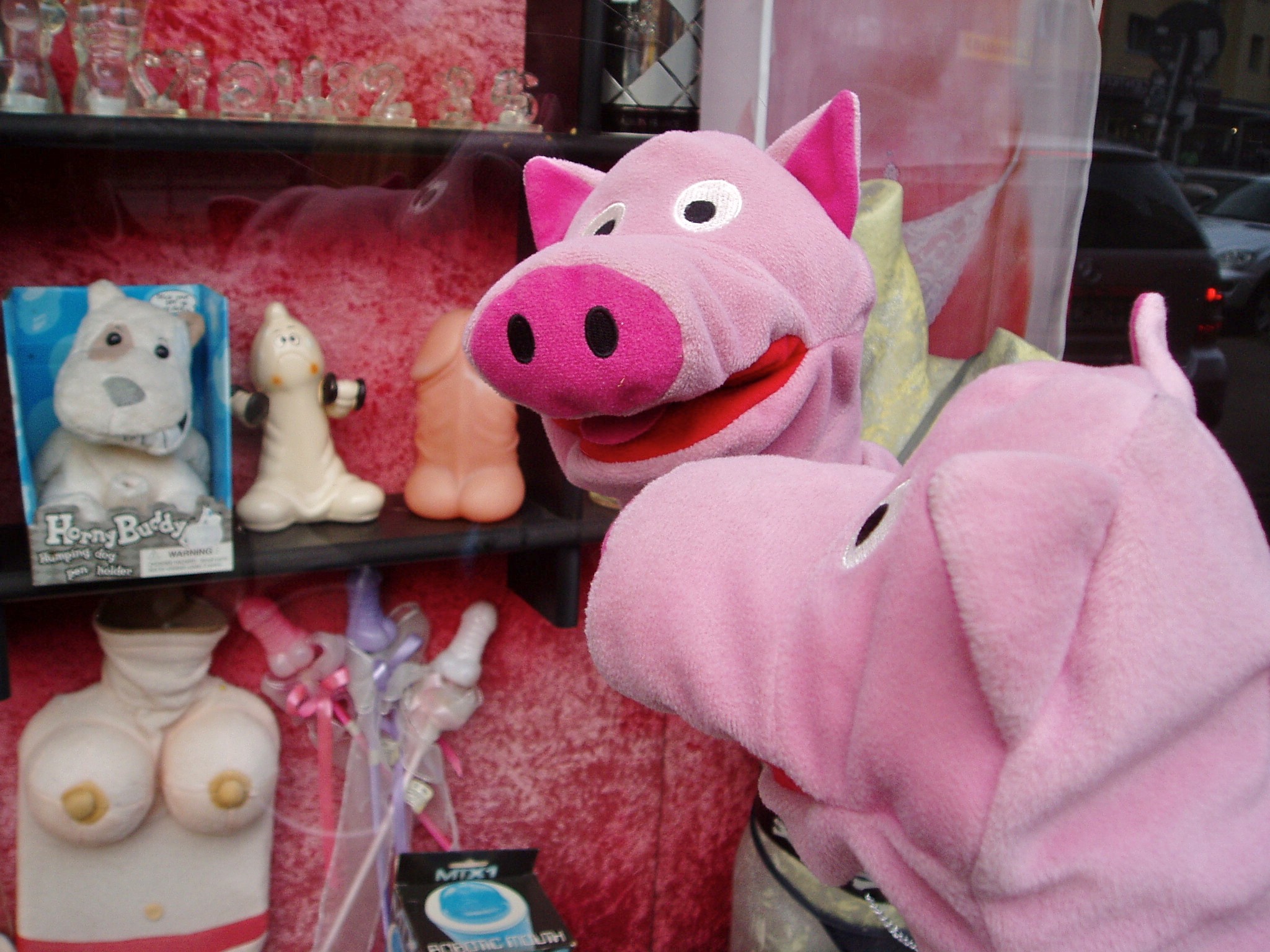 Vielleicht geht ja mit Horny Buddy (links) was.