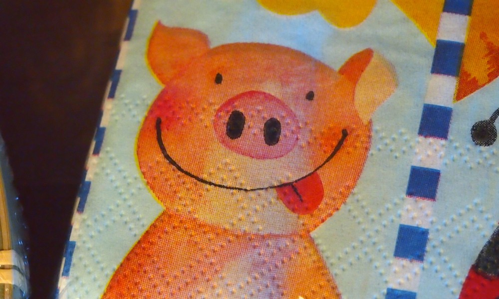 Die Schweine freuen sich auch immer wieder über schweinische Geschenke, wie Servietten ...