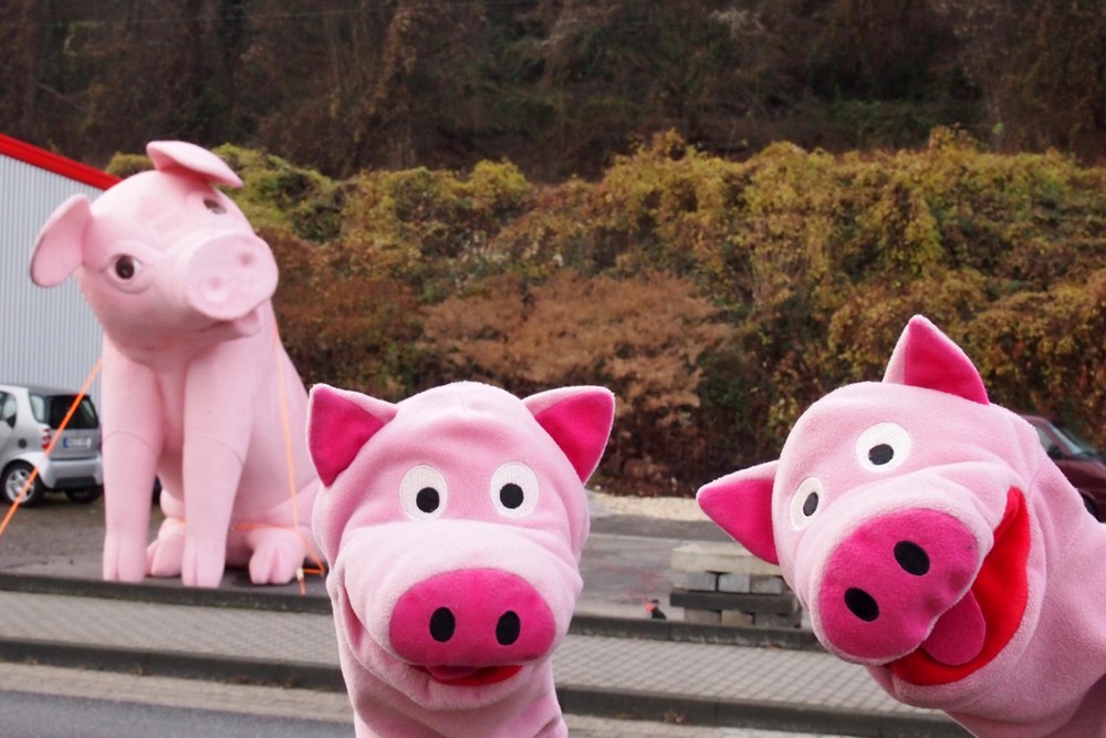 Es wurde auch Zeit, dass den Schweinen mal ein Denkmal gesetzt wird.