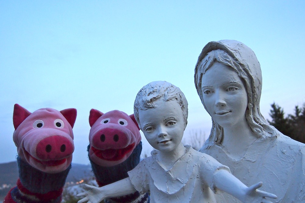... das Christkind. Sie haben schonmal den Wunschzettel abgegeben (Kartoffeln). 