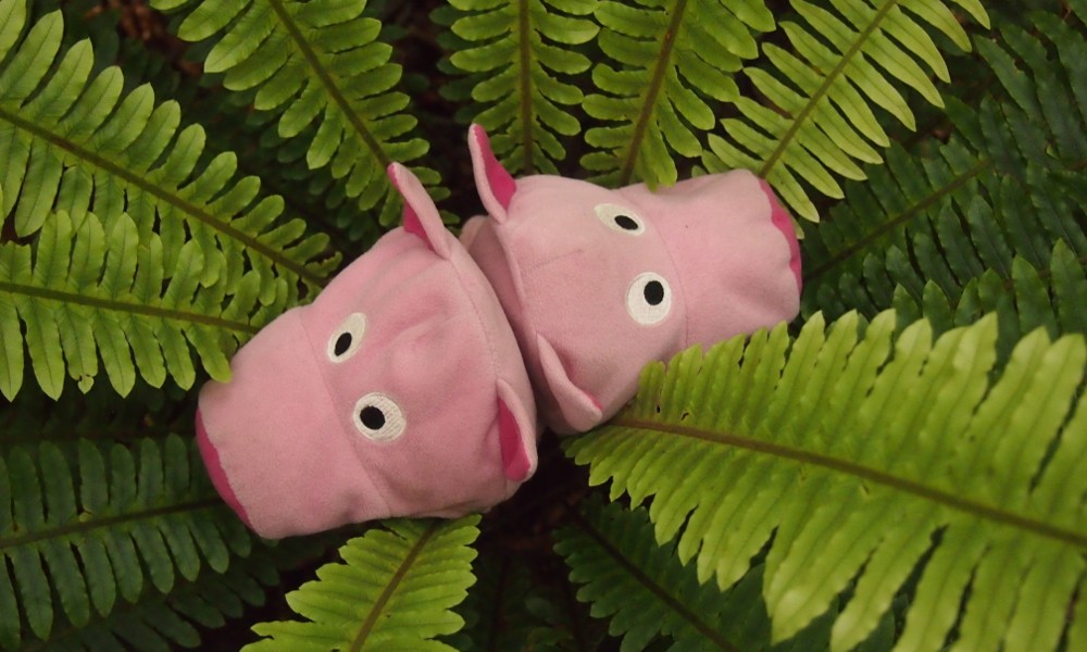 Wieder im Urwald: die Schweine verstecken sich im Farn.