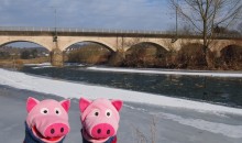 An der Sieg: Eisschollen schwimmen auf dem Fluss.