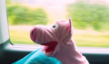 Die Anfahrt erfolgt mit der Eisenbahn. Man sieht aber nix, ist zu schnell. 