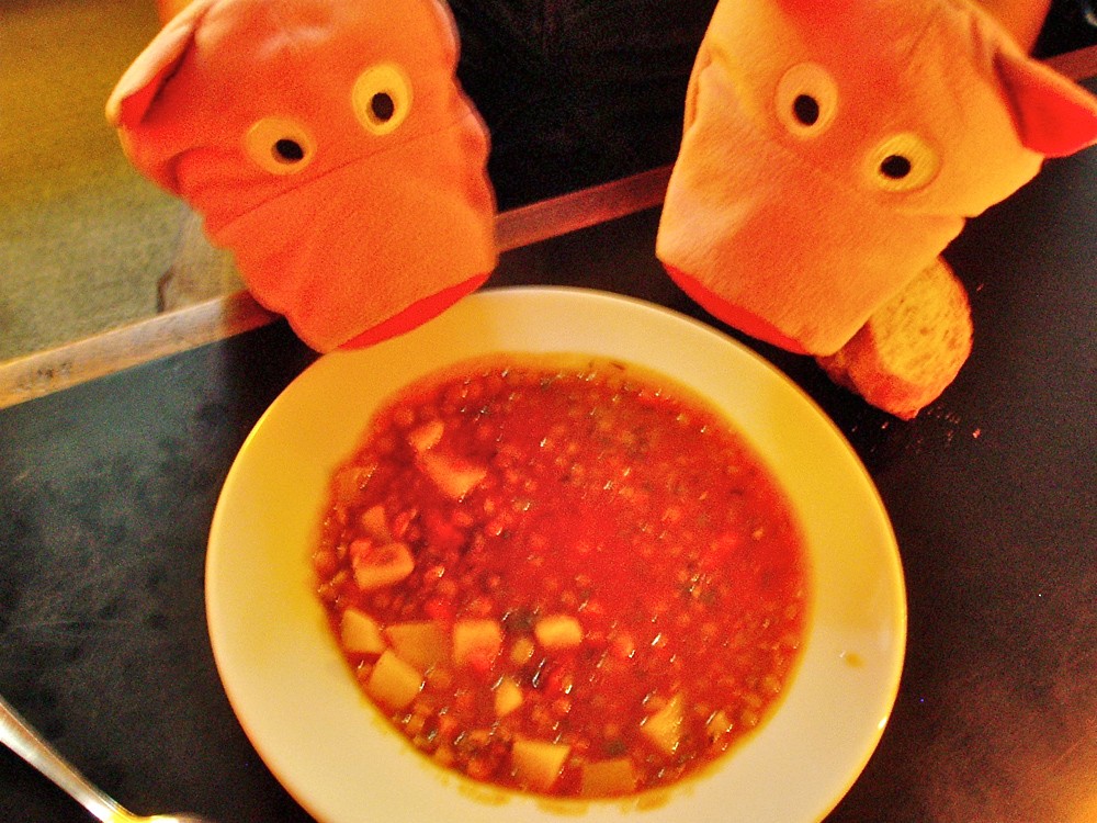 Nach dem Museumsbesuch gibt es erstmal Linsensuppe.